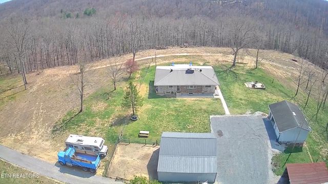 798 Christenson Rd, Deer Lodge, TN 37726
