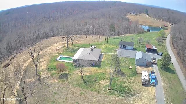 798 Christenson Rd, Deer Lodge, TN 37726