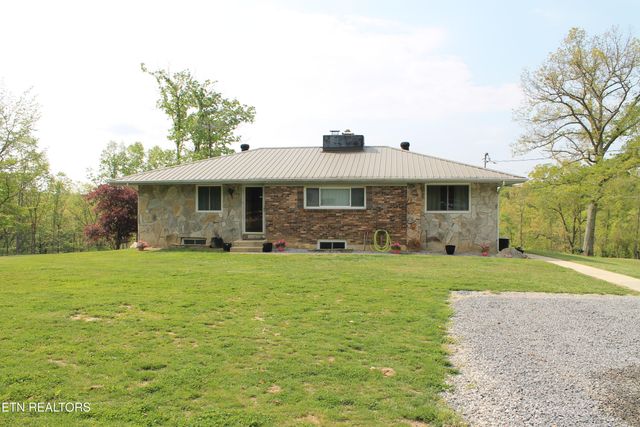 798 Christenson Rd, Deer Lodge, TN 37726