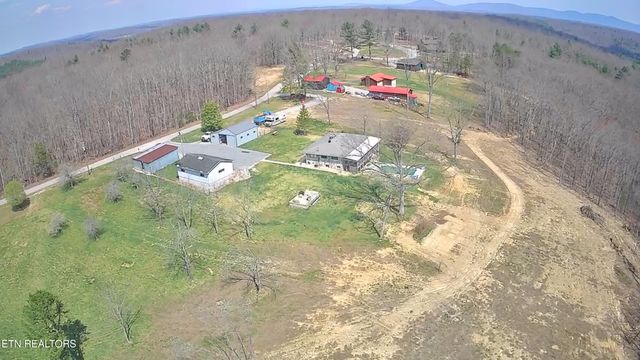 798 Christenson Rd, Deer Lodge, TN 37726