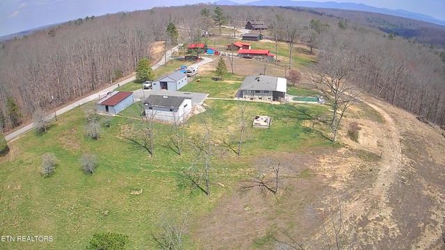 798 Christenson Rd, Deer Lodge, TN 37726
