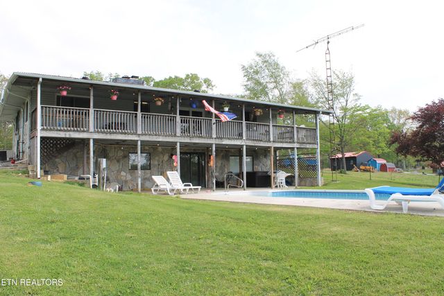 798 Christenson Rd, Deer Lodge, TN 37726
