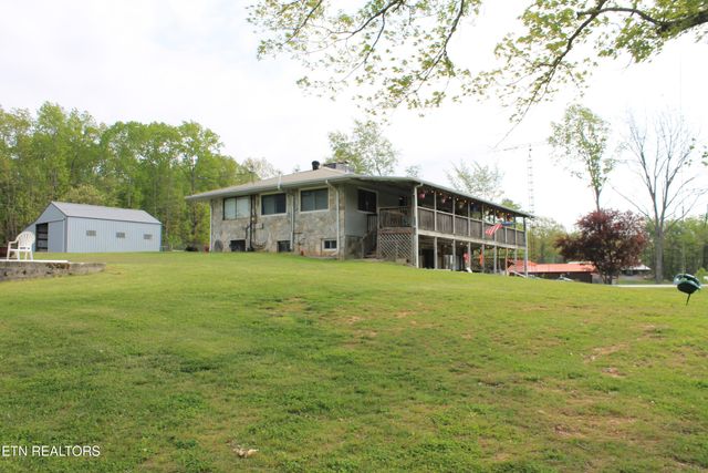 798 Christenson Rd, Deer Lodge, TN 37726