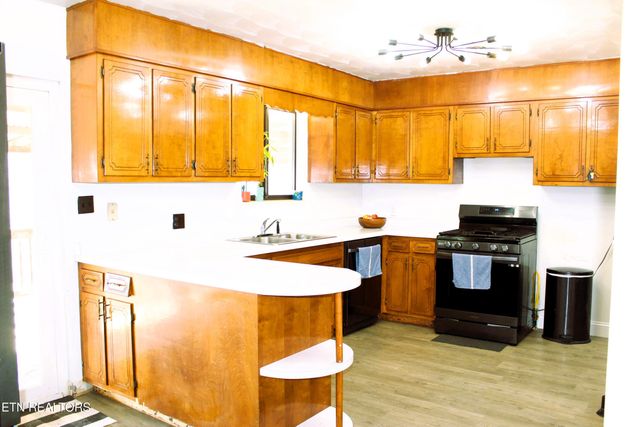 798 Christenson Rd, Deer Lodge, TN 37726