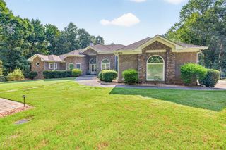 27 Hawks Farm Road, White, GA 30184