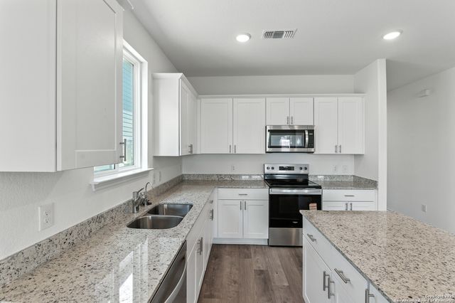 820 Soapberry Dr, New Braunfels, TX 78130