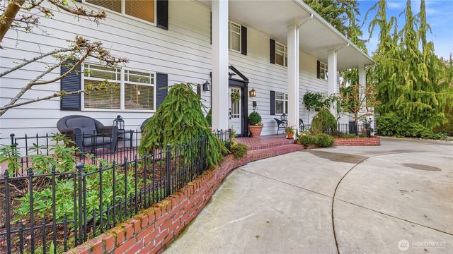 10506 Robin Hood Drive, Edmonds, WA 98020