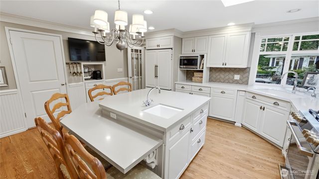 10506 Robin Hood Drive, Edmonds, WA 98020