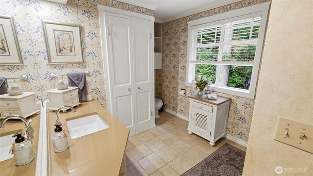 10506 Robin Hood Drive, Edmonds, WA 98020