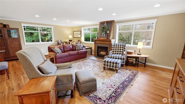 10506 Robin Hood Drive, Edmonds, WA 98020