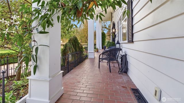 10506 Robin Hood Drive, Edmonds, WA 98020