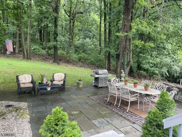 6 Fawn Ridge Rd, Clinton Twp., NJ 08833