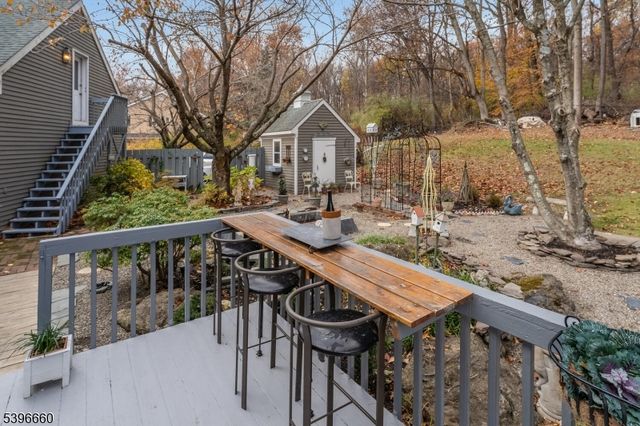 6 Fawn Ridge Rd, Clinton Twp., NJ 08833