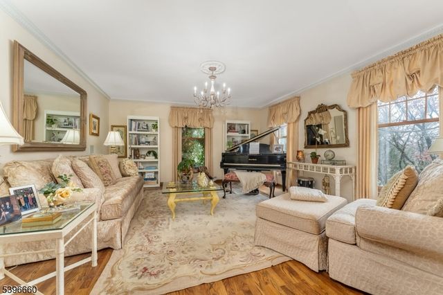 6 Fawn Ridge Rd, Clinton Twp., NJ 08833