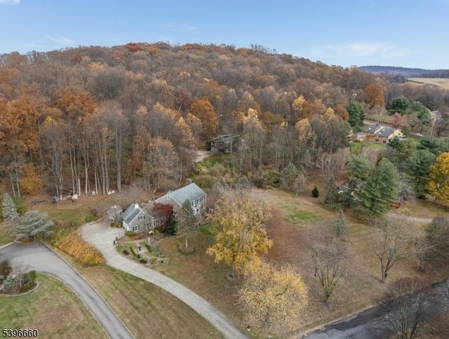 6 Fawn Ridge Rd, Clinton Twp., NJ 08833