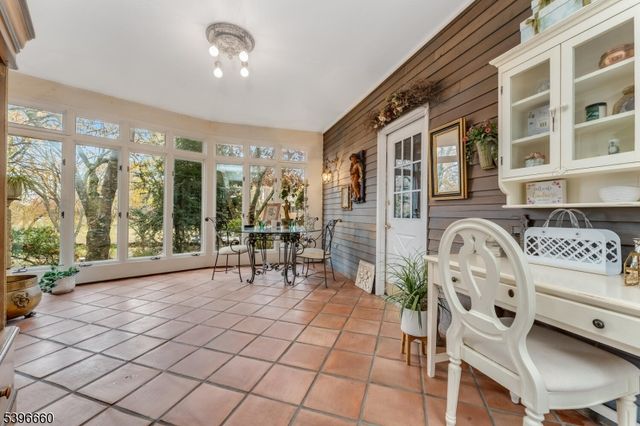 6 Fawn Ridge Rd, Clinton Twp., NJ 08833