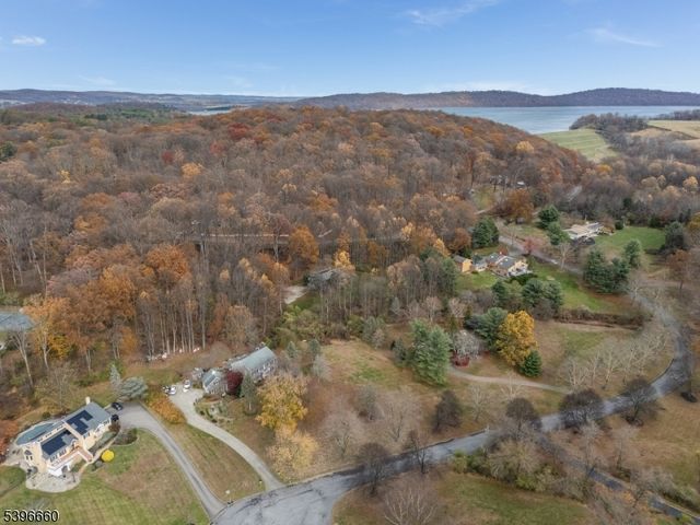 6 Fawn Ridge Rd, Clinton Twp., NJ 08833