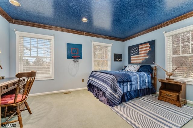 6 Fawn Ridge Rd, Clinton Twp., NJ 08833