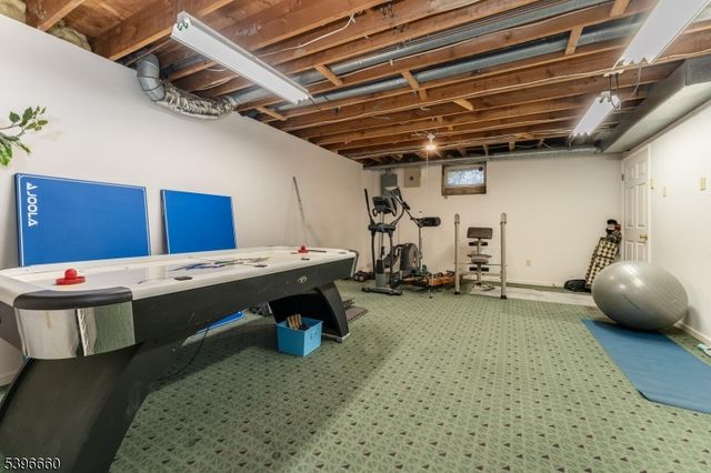 6 Fawn Ridge Rd, Clinton Twp., NJ 08833