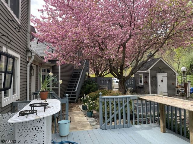 6 Fawn Ridge Rd, Clinton Twp., NJ 08833