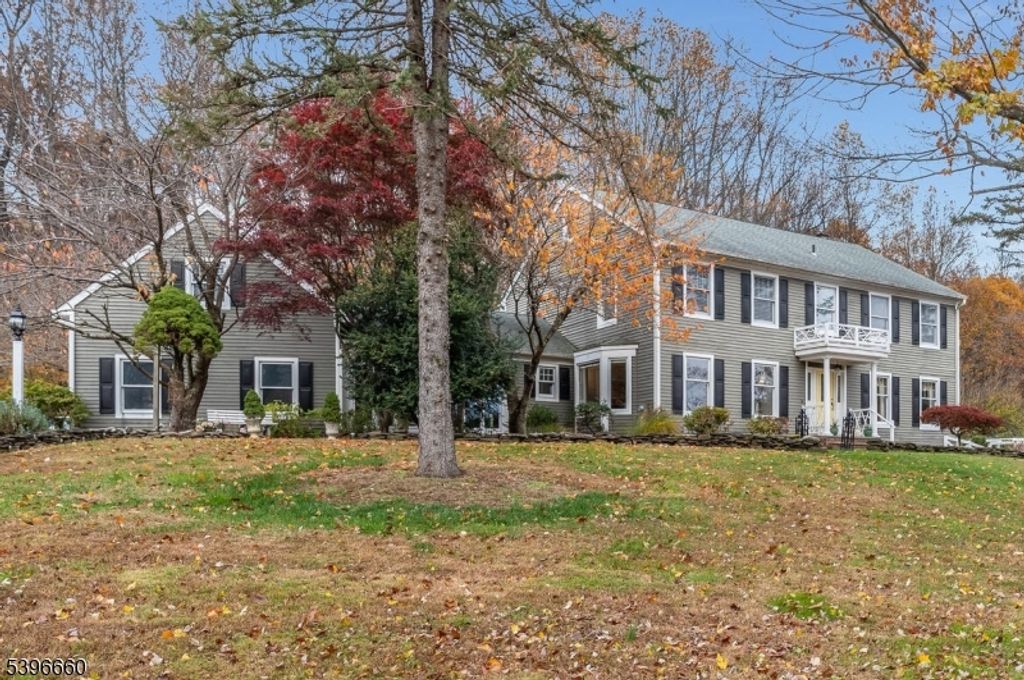 6 Fawn Ridge Rd, Clinton Twp., NJ 08833