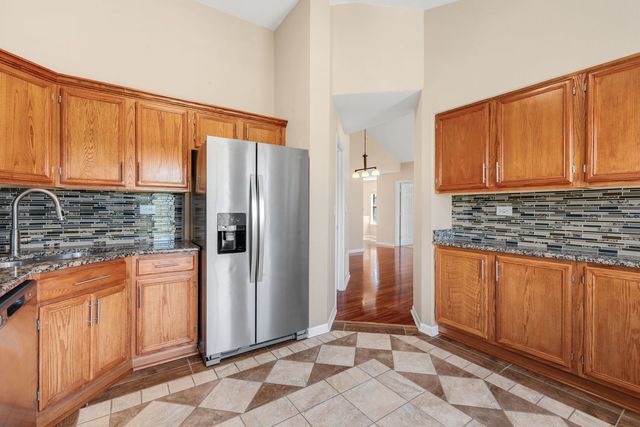 160 Fairfield Lane, Carol Stream, IL 60188
