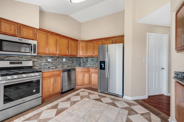 160 Fairfield Lane, Carol Stream, IL 60188