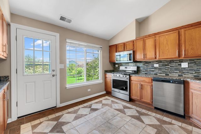 160 Fairfield Lane, Carol Stream, IL 60188