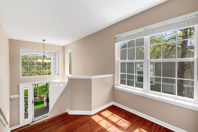 160 Fairfield Lane, Carol Stream, IL 60188