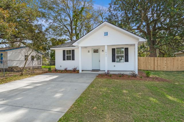 1937 Token Street, North Charleston, SC 29405