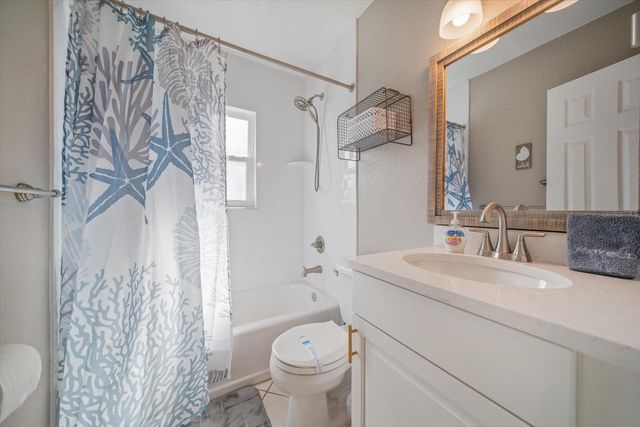 16 PARADISE LANE 101, St Petersburg, FL 33706