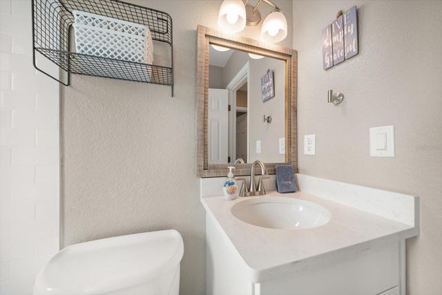 16 PARADISE LANE 101, St Petersburg, FL 33706