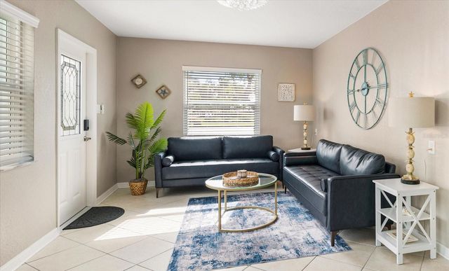 16 PARADISE LANE 101, St Petersburg, FL 33706