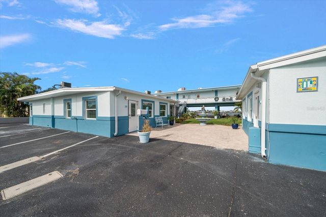 16 PARADISE LANE 101, St Petersburg, FL 33706