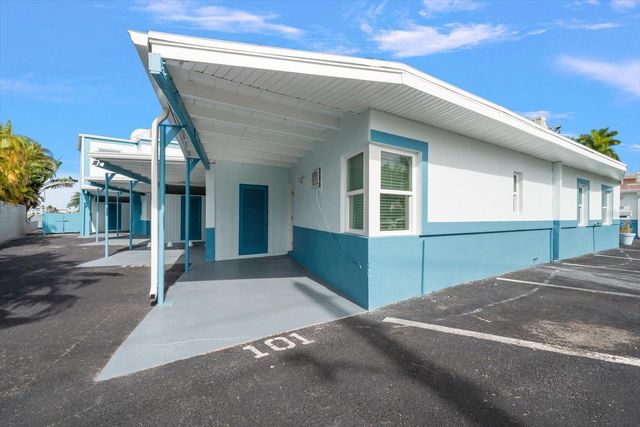 16 PARADISE LANE 101, St Petersburg, FL 33706