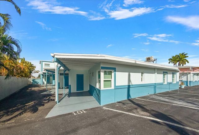 16 PARADISE LANE 101, St Petersburg, FL 33706