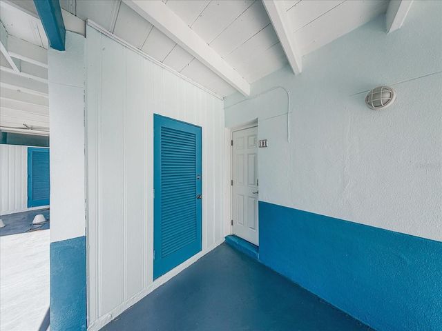 16 PARADISE LANE 101, St Petersburg, FL 33706