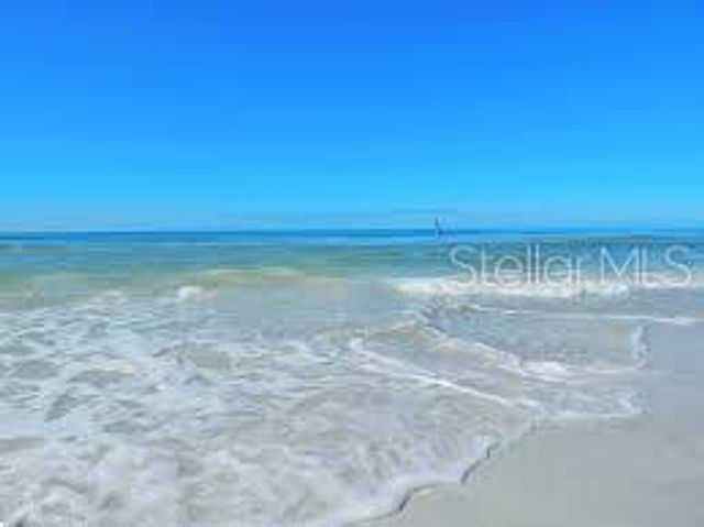 16 PARADISE LANE 101, St Petersburg, FL 33706