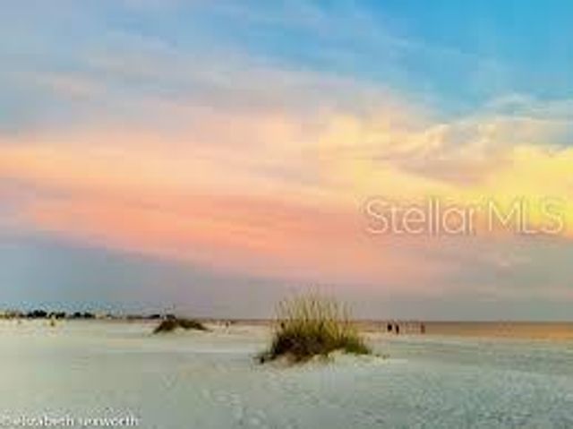 16 PARADISE LANE 101, St Petersburg, FL 33706