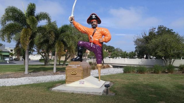 16 PARADISE LANE 101, St Petersburg, FL 33706