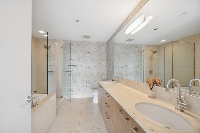 340 E RANDOLPH Street 905, Chicago, IL 60601