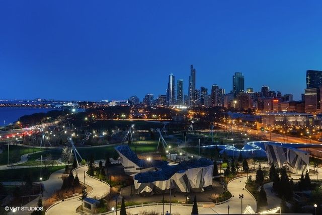 340 E RANDOLPH Street 905, Chicago, IL 60601