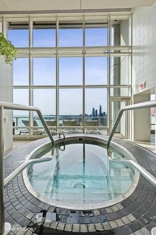 340 E RANDOLPH Street 905, Chicago, IL 60601