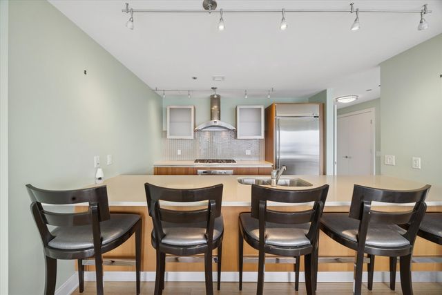 340 E RANDOLPH Street 905, Chicago, IL 60601