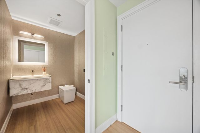 340 E RANDOLPH Street 905, Chicago, IL 60601