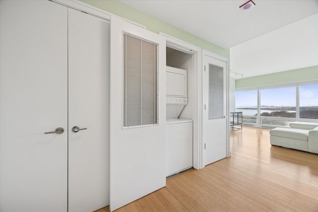 340 E RANDOLPH Street 905, Chicago, IL 60601