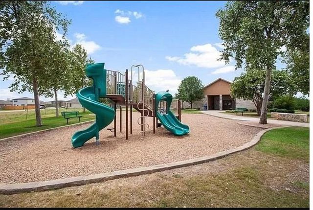 140 Drifter LN, Jarrell, TX 76537