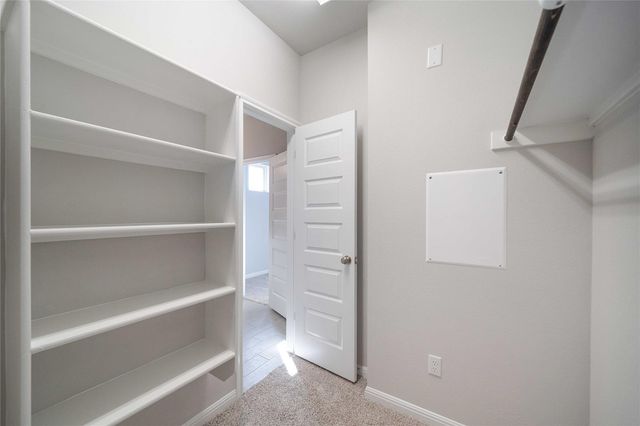 140 Drifter LN, Jarrell, TX 76537
