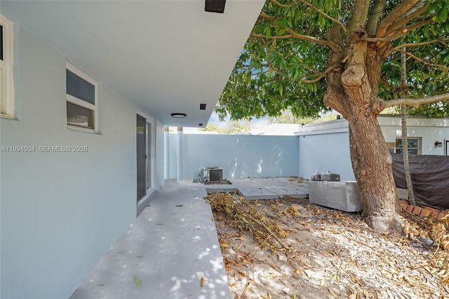 1239 SW 22nd Ave, Miami, FL 33135