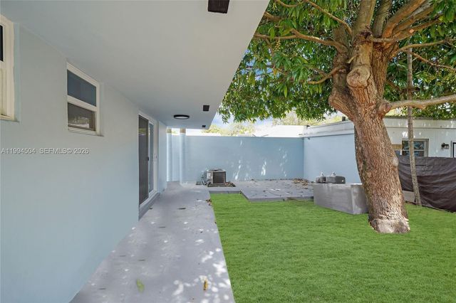 1239 SW 22nd Ave, Miami, FL 33135